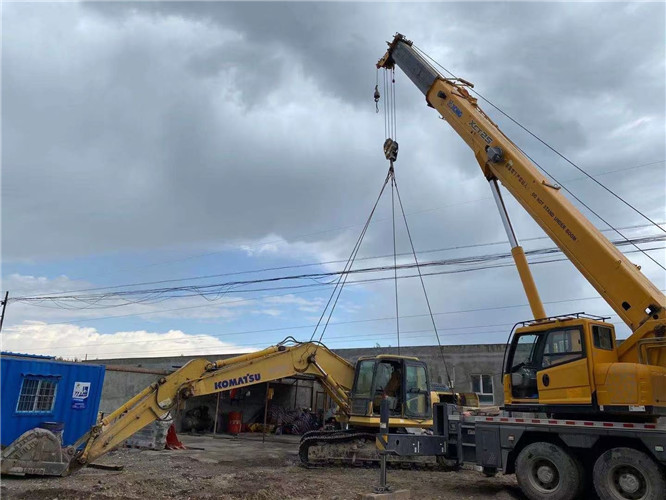 海南25吨吊车的工作半径是多少？